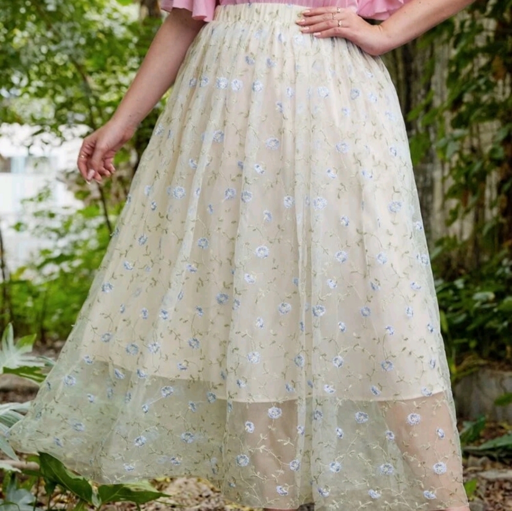 cream flowy ditsy floral embroidery skirt